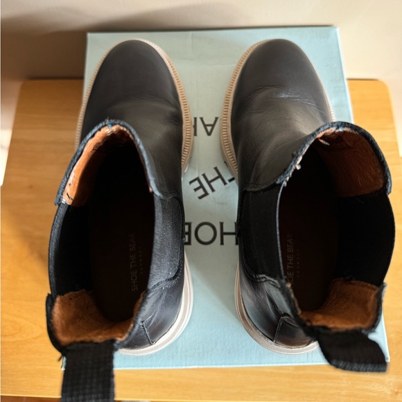 *SOLD* Chunky Chelsea Boots - Picture 6 of 12